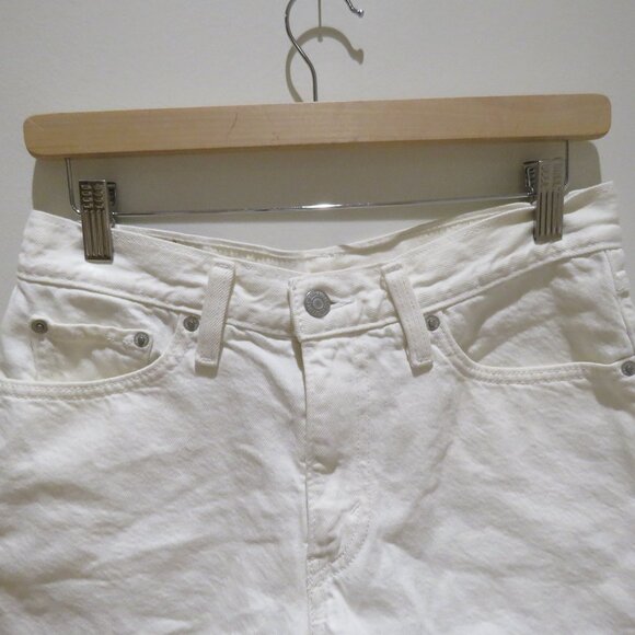 LEVI'S 80's Mom Shorts in White Denim Minimalist Preppy Quiet Luxury Size 28 - Picture 3 of 13